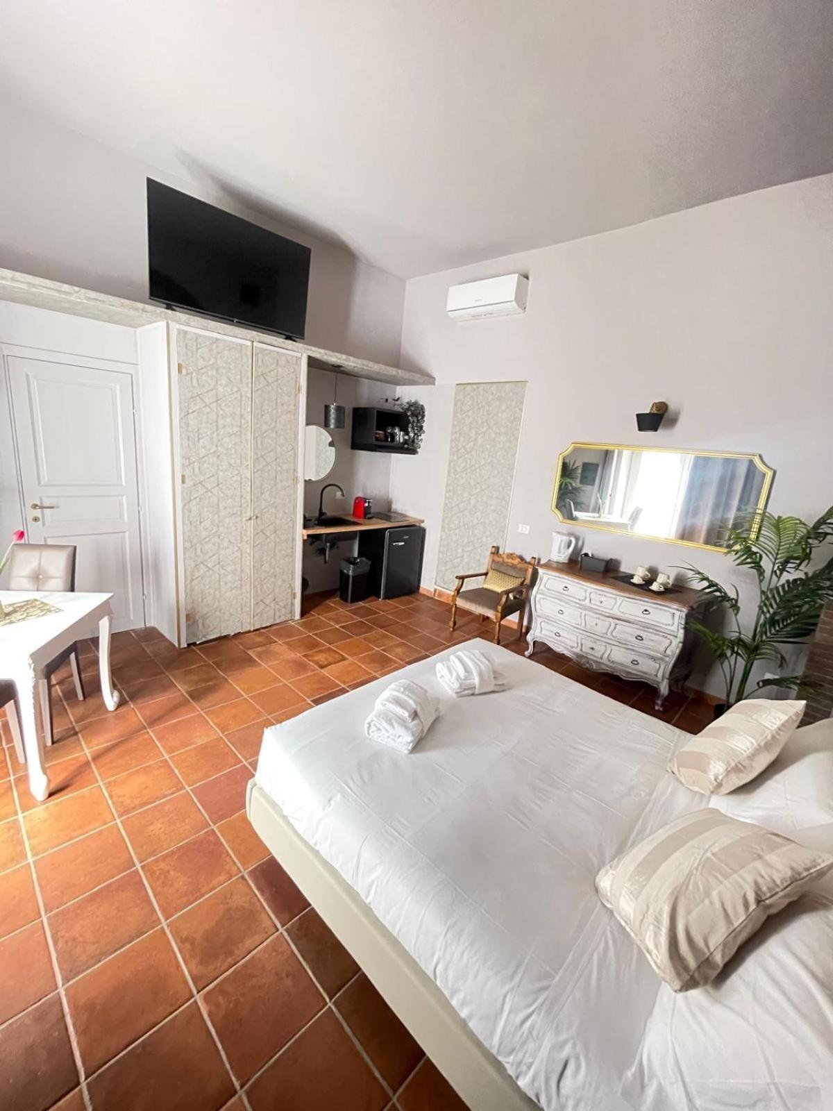 Lucilla'S Suite San Pietro Station Roma Exterior foto