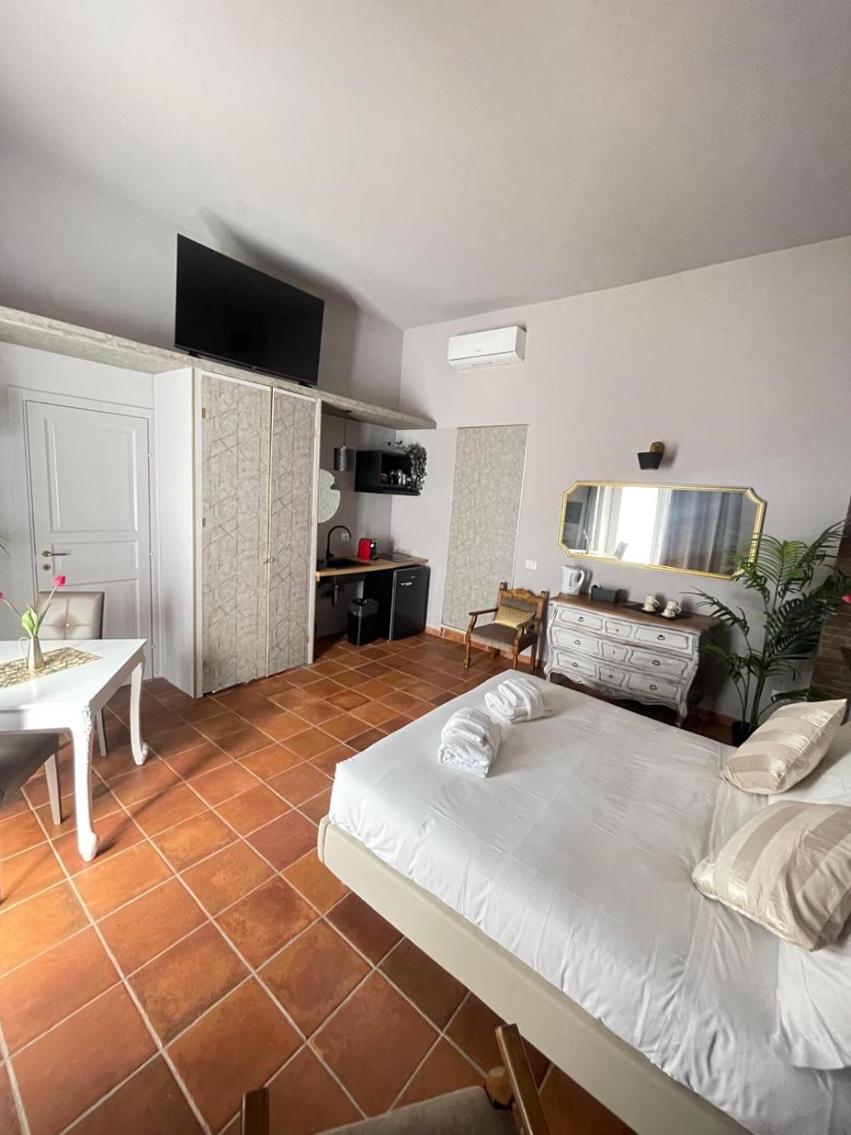 Lucilla'S Suite San Pietro Station Roma Exterior foto